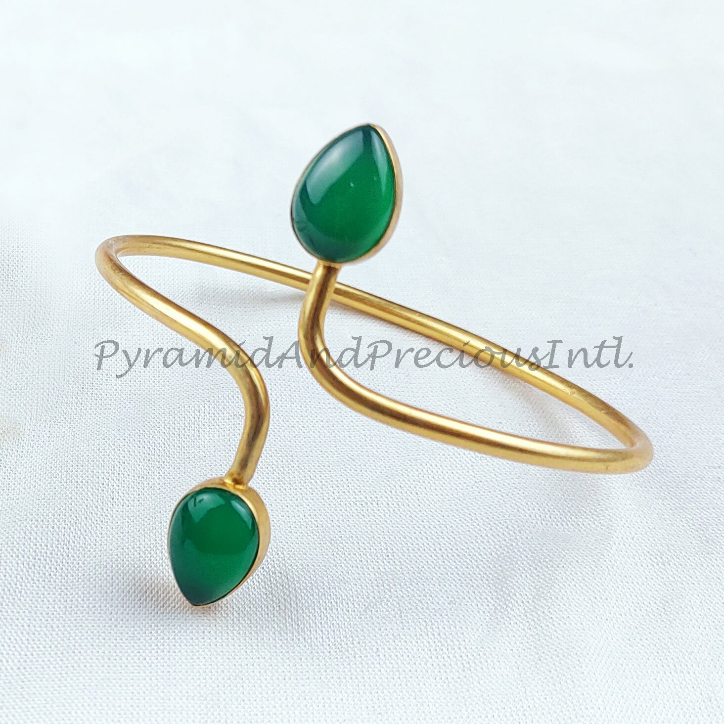 Green onyx gemstone bangle, gold plated handmade bangle, boho bangle, adjustable bangle, Green stone bangle