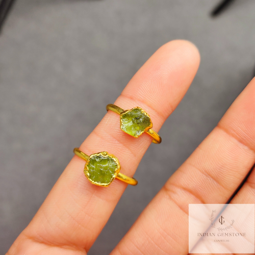 Natural Raw Peridot Ring, Electroplated Ring, August Ring, Gift for Her, Raw Stone Ring, Birthstone, Imitation Ring, Unique Jewelry, Gift