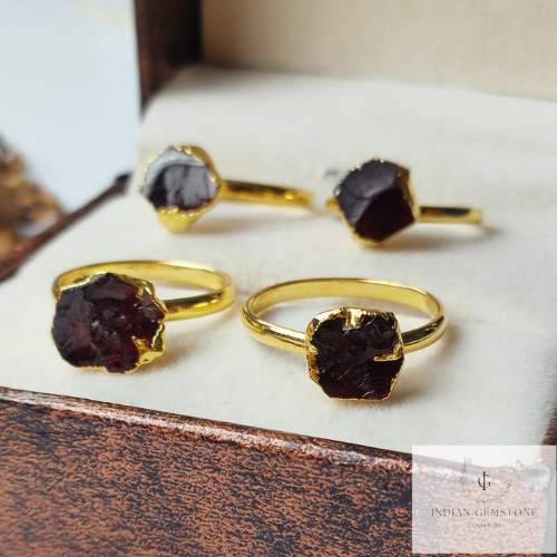 Rough Garnet Ring, Statement Ring, Electroplated Ring, Garnet Wedding Ring, Solitaire Ring, Proposal Ring, Engagement Ring, Ladies Ring